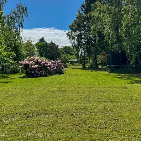 Nyaraló With Large Terrace In Tisvildeleje