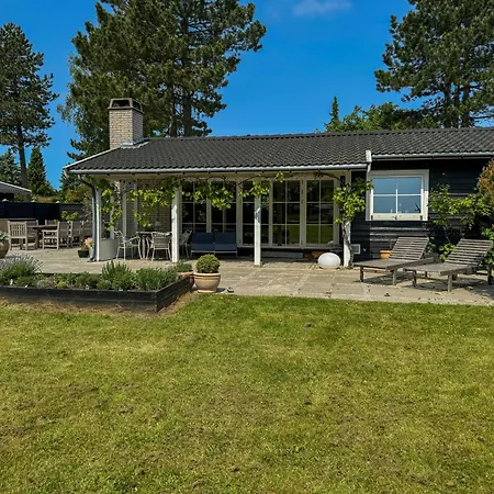 With Large Terrace In Nyaraló Tisvildeleje