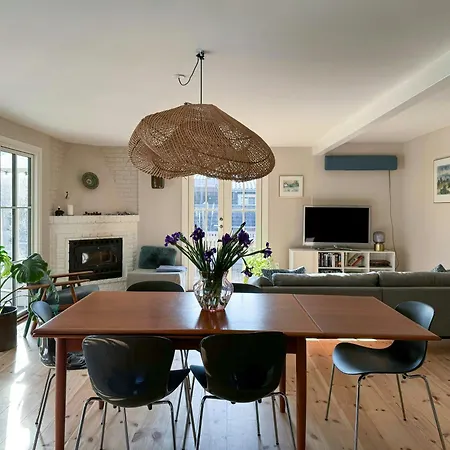 Сasa de vacaciones With Large Terrace In Tisvildeleje