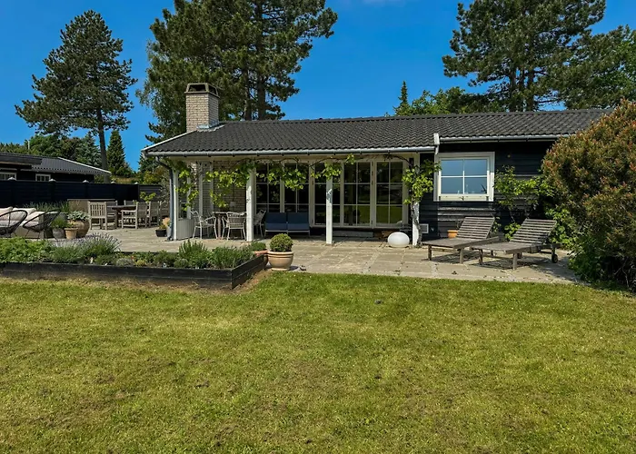 With Large Terrace In Nyaraló Tisvildeleje